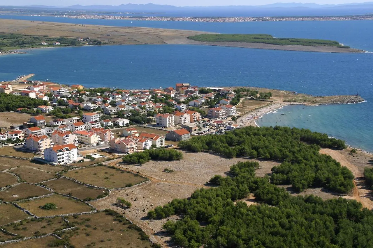Apartments By The Sea Povljana, Pag - 21144 0*, Povljana